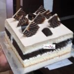 1/2 kg Coffee with chocolate square shape cake