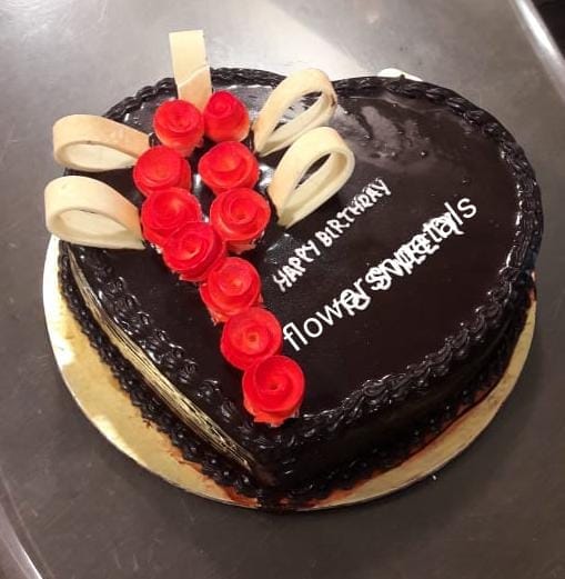 1/2 kg Heart Shaped dark Chocolate cake