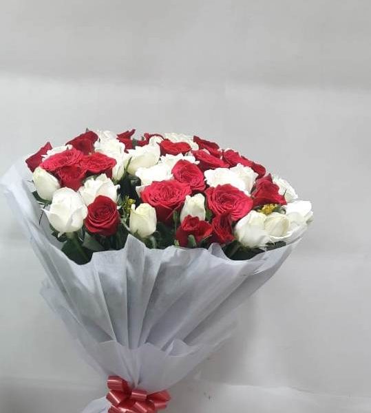 20 Red And White Roses Bunch with White Paper Packing