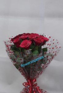 10 Red Roses Hand Bunch