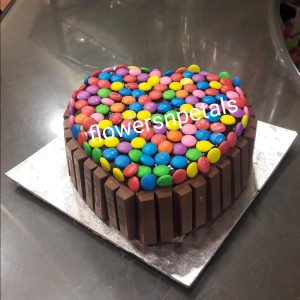 Heart shape Kitket chocolate cake
